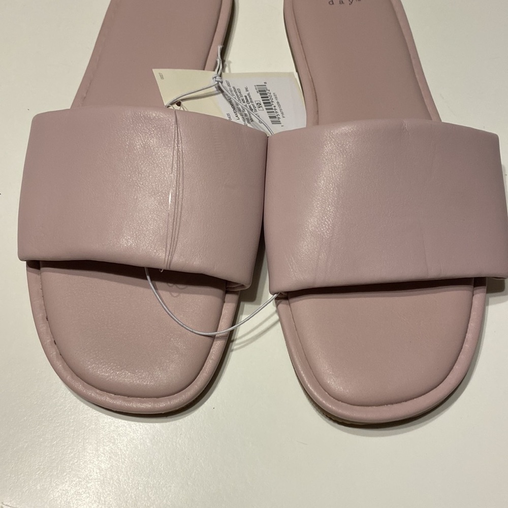 NWT Women’s Lavender Slip-On Sandals by a new day. Size 10. - Picture 2 of 9